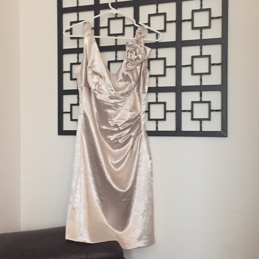Gold dress with the rose